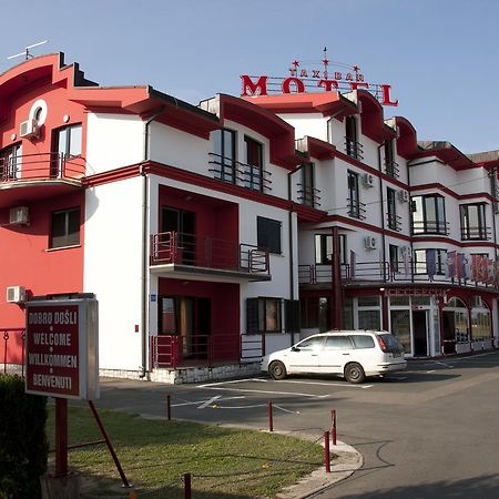 Taxi Bar Motel โบซานสกา กราดิชกา ภายนอก รูปภาพ