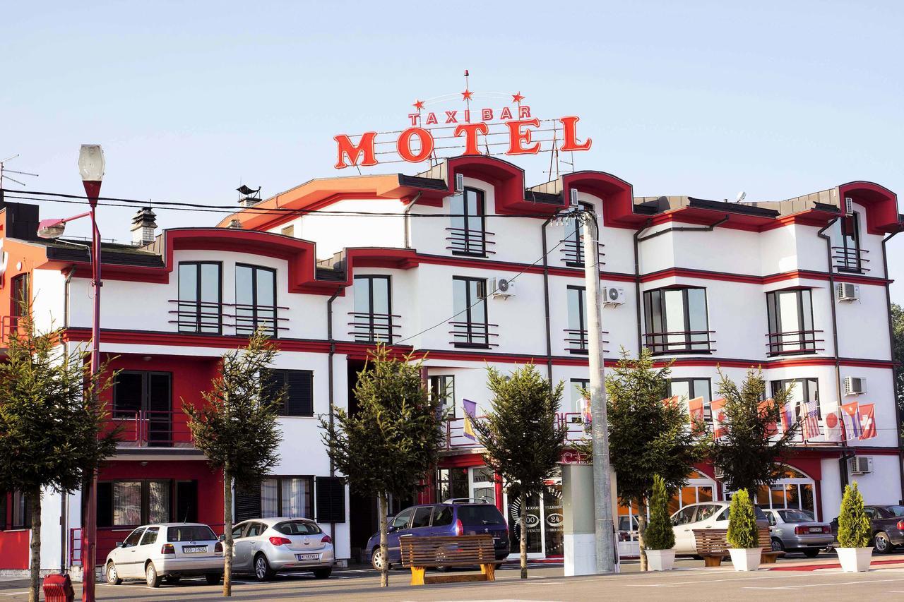 Taxi Bar Motel โบซานสกา กราดิชกา ภายนอก รูปภาพ