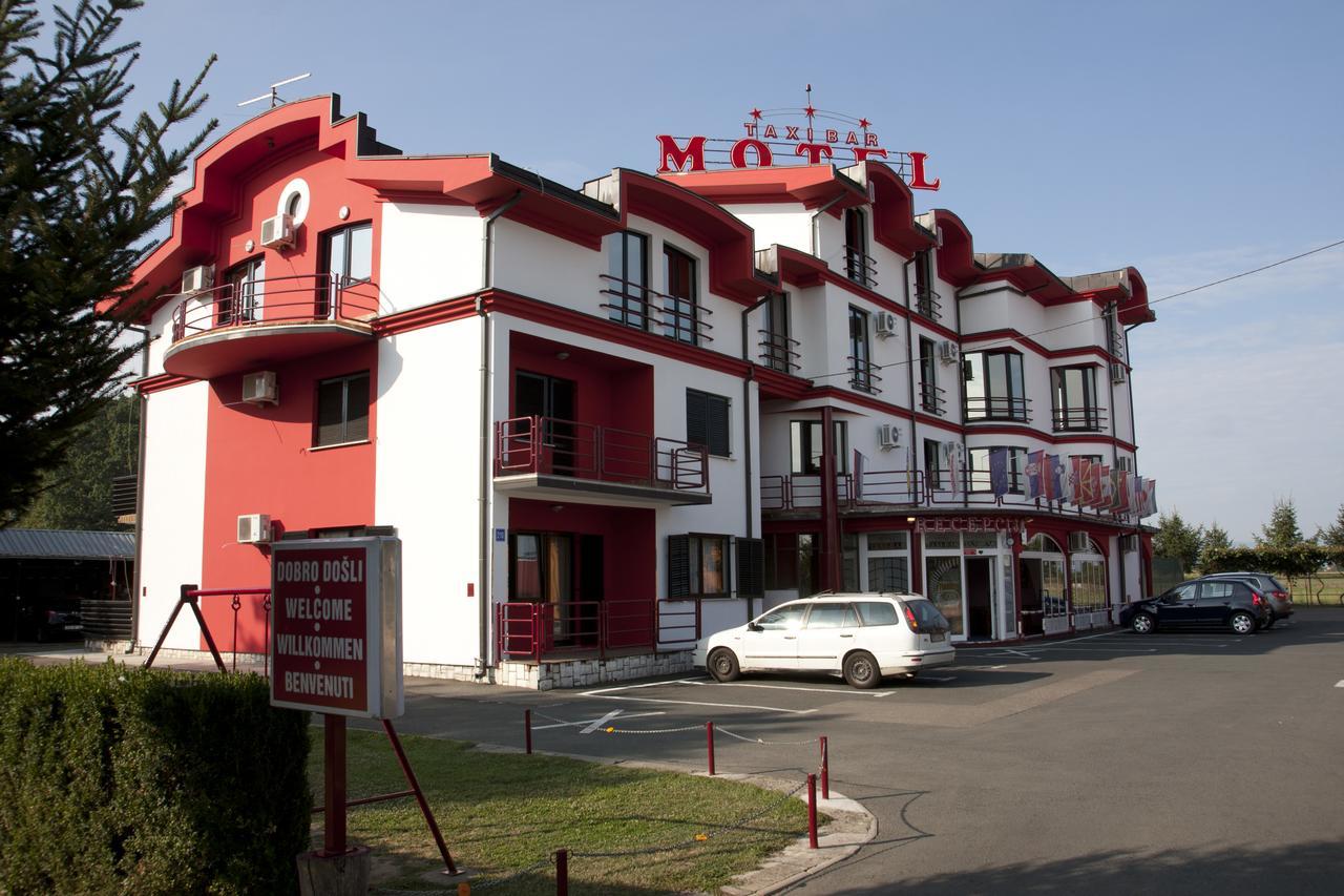 Taxi Bar Motel โบซานสกา กราดิชกา ภายนอก รูปภาพ