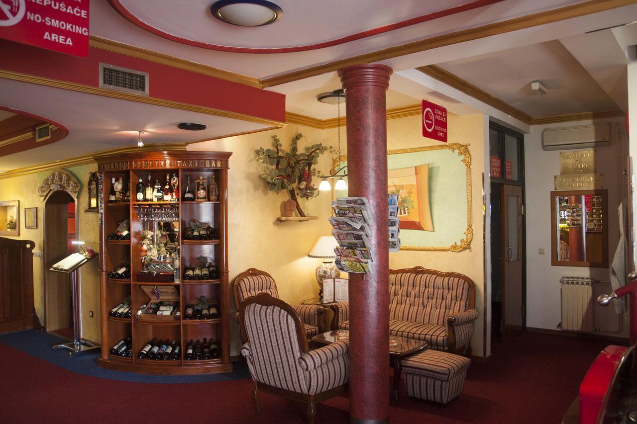 Taxi Bar Motel โบซานสกา กราดิชกา ภายนอก รูปภาพ