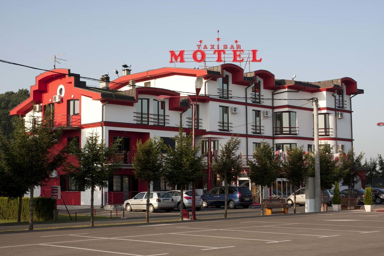 Taxi Bar Motel โบซานสกา กราดิชกา ภายนอก รูปภาพ