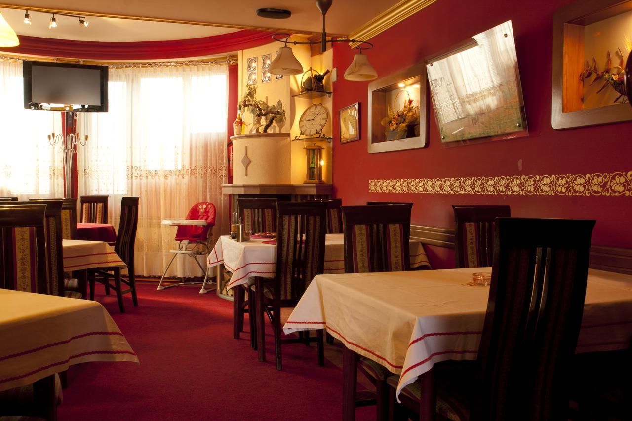 Taxi Bar Motel โบซานสกา กราดิชกา ภายนอก รูปภาพ